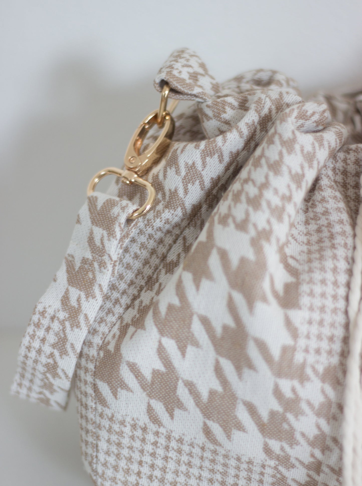 BEIGE HOUNDSTOOTH LAGOM BAG